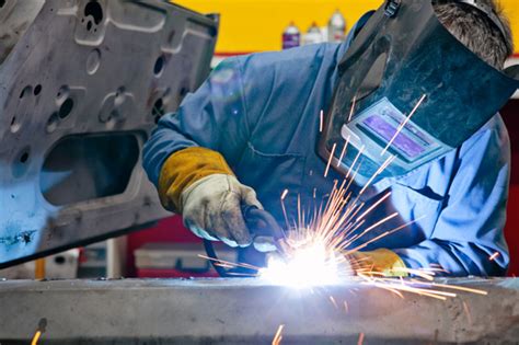 metal fabrication classes near me|welding trade school near me.